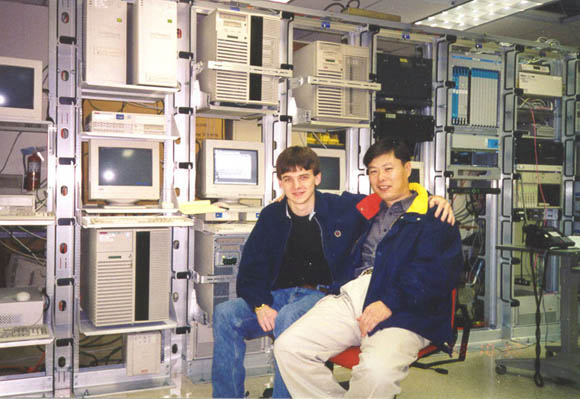 Endre at Datacenter with Seoul Telecom worker 1