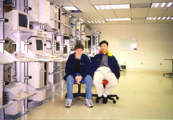 Endre at Datacenter with Seoul Telecom worker 2