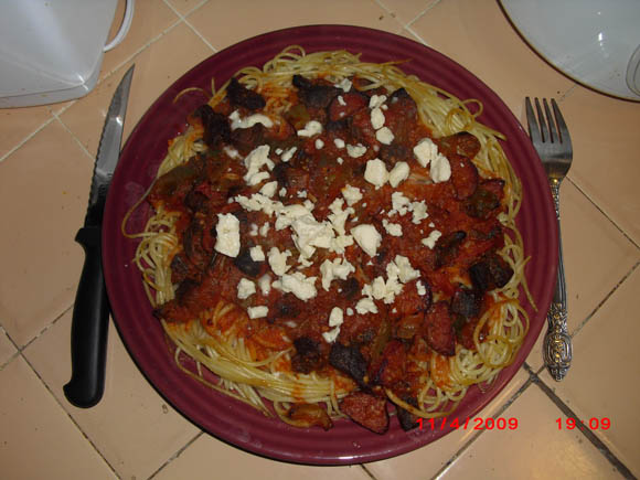 Spagetti with sausage and blue cheese