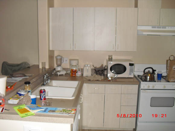 The fully furnished kitchen
